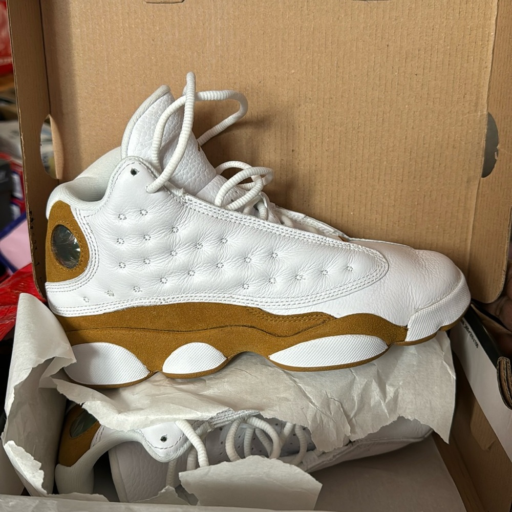 ⚜️NWT⚜️ Jordan 13 “Wheat” 2023 Size 5 (GS)